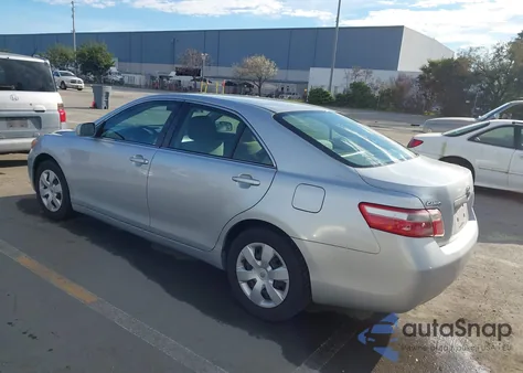 2007 Toyota Camry Le z USA, uszkodzony, nr VIN 4T1BE46K87U700728